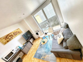 SS601 - 1 BR Carlton Oasis with Balcony, Central location